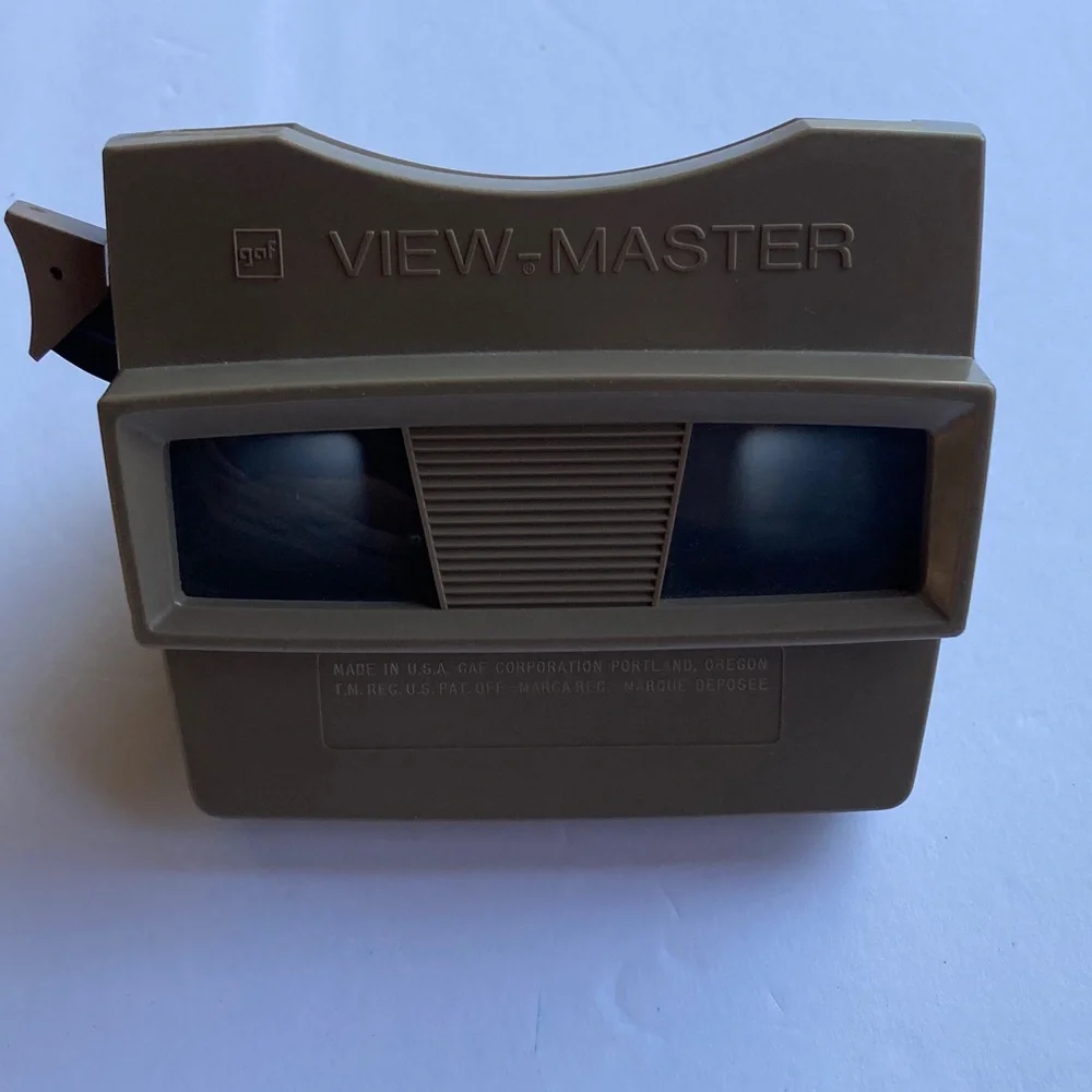 GAF View-Master 3-D projector from the 1960's Tan VINTAGE 5 x 4 x 3 inches